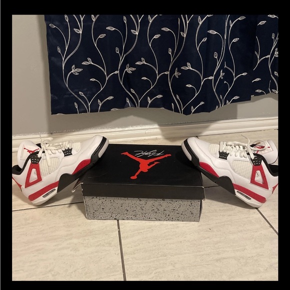 Size 10- Air Jordan 4 Retro Red Cement - Picture 7 of 7